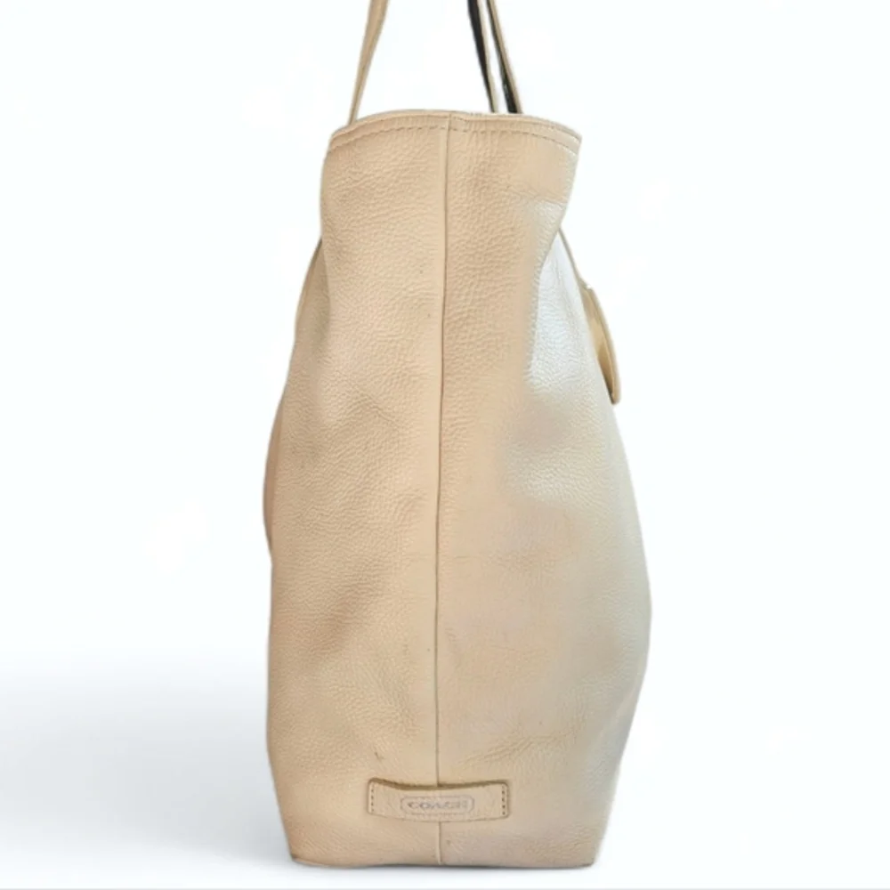 COACH | XL Parchment Shopper Travel Tote | Leather | Womens | Shoulder Bag - Picture 3 of 16